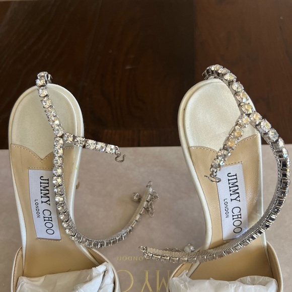 *WORN ONCE FOR PHOTOS* JIMMY CHOO Saeda Ivory Satin Pumps - Picture 5 of 16